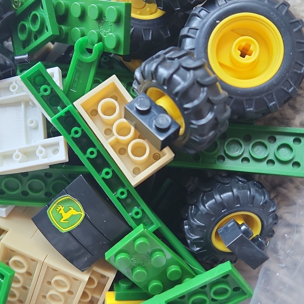 Small building pieces by mega blocks toy - Picture 7 of 7